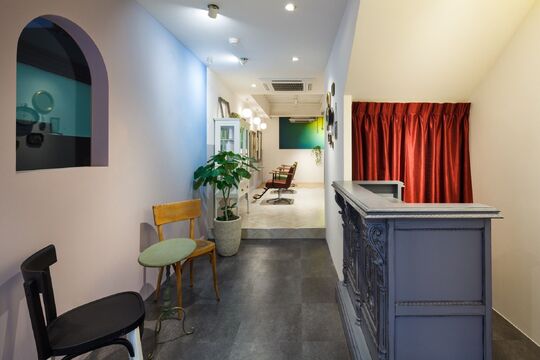 【東向日】美容師を目指していたけど、朝から晩まで長時間労働でプライベートの時間が取れずリタイアしてしまった方や、子育てが一段落し、復帰したいママさん必見≪平均終業17時台≫≪日曜休みあり≫≪月7,8日休み≫ヘッドスパに特化したサロン！「Loa hair design（ロアヘアーデザイン）」からアシスタント（美容師）の求人☆★