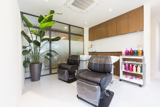 【河原町】◇◆日曜休みあり◆有給休暇あり◆◇ひとり一人のお客様を大切に、ゆったり接客！オーナーさんとスタッフさんの距離が近いことが魅力です♪高単価サロンaeru（アエル）からスタイリスト（美容師）の求人★☆