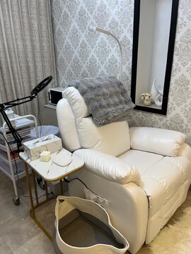 【柏駅】まつげパーマ＆アイブロウ専門店！≪完全週休2日制＆全て希望休OK≫≪土日祝休み月3回まで可能≫≪休憩1時間保障≫≪残業なし≫≪掛け持ち施術なし≫≪早番は19時に退勤可能≫≪ネイル自由≫風通しがよく長く働きやすい環境！プライベートとの両立を実現できる好条件の「viborn 柏店（ヴィボーンカシワテン）」からアイリスト（まつげパーマ・アイブロウ）の求人☆☆