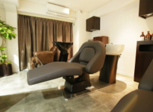 【新宿駅】≪完全週休2日制≫≪土日祝休みOK≫≪客単価10000円以上≫≪営業時間内レッスンOK≫アシスタントさんも歩合が付き、学びながらしっかりお給料もGET！「hairsalon Magellan 新宿（ヘアサロンマゼランシンジュク）」からアシスタント（美容師）の求人☆☆