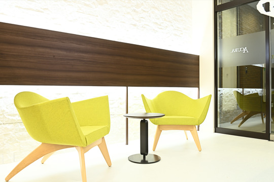 【六甲道】≪基本的に営業中レッスンOK≫≪社会保険完備≫≪完全週休2日≫≪土日祝休みの相談OK≫≪残業なし≫髪を内側から綺麗にするをテーマに美意識の高いお客様から支持されています！スタッフの仲の良さが魅力のアットホームサロン「Acura.六甲道（アクラロッコウミチ）」からアシスタント（美容師）の求人☆★☆