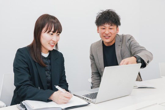 【博多駅】≪社会保険完備・土日休みOK・高月給≫美容業界の経験を活かせるお仕事！！サロンメニューの開発から人材育成のサポートも行う営業スタッフ大募集！！「素直に・誠実に」をモットーにお客様を大切にする「株式会社ハホニコ（カブシキガイシャハホニコ）」から営業の求人☆★