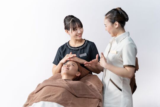 【大和駅】◆日曜定休・産休育休制度あり・退職金制度あり・社会保険完備◆素晴らしい抜群の待遇と未経験の方でも安心して学べる研修システムが魅力！地域のお客様に愛されるBEAUTY REVERSE 大和店（ビューティーリバースヤマトテン）からエステティシャンの求人☆☆