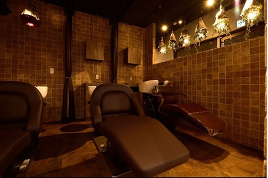 【神楽坂】◆完全週休2日制・最低保障給あり・産休育休制度あり◆集客もばっちりで入客チャンスの多いサロン！自分のペースで働きたい方、様々な技術を身に付けクリエイティブに働いていきたい方、多様な働き方ができる「Levi（レヴィ）」からスタイリスト（美容師）の求人★☆