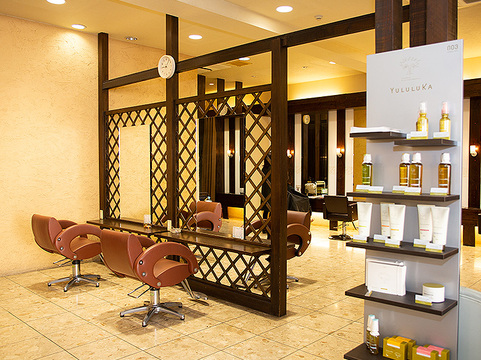 【寝屋川公園】平均退社18時台で、プライベートも充実。自主性重視の環境で、一緒にお店を作っていきませんか？とても気さくなスタッフさんが多いサロンです！「Hair Stadium BOB 寝屋川公園店 （ヘアースタジアムボブネヤガワコウエンテン）からスタイリスト（美容師）の求人☆★