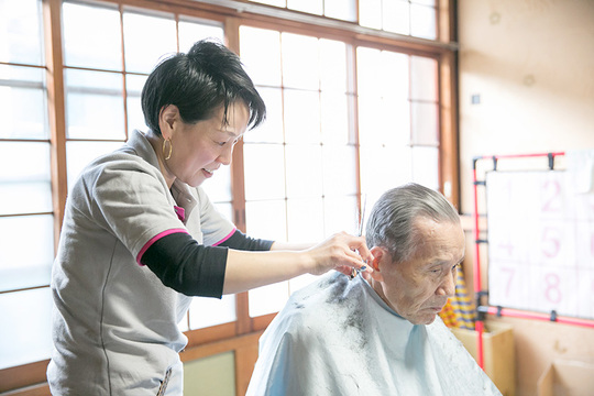 【千里丘】さまざまなエリアの施設へ訪問するお仕事！≪週1日、1日4時間からOK≫≪ブランクOK≫カットが出来ればOK！美容師の経験を活かして働けますよ！「訪問理美容tete（ホウモンリビヨウテテ）」からスタイリスト（美容師）の求人☆☆