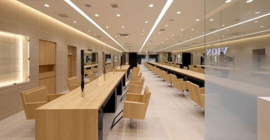 【東心斎橋】≪社会保険完備≫≪実働8時間≫ミナミ最大級のヘアメイクサロン！「美容業界NO1の待遇」を目指しています！「VIONADOR MINAMI（ヴィオナドールミナミ）」からアシスタント（美容師）の求人★☆