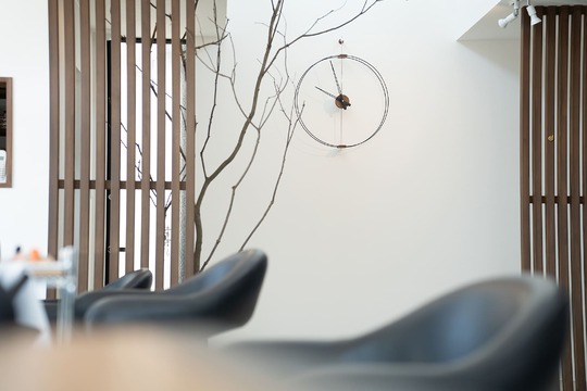 【日前宮駅】≪完全週休2日制≫≪日曜日休みあり≫≪18:30迄に退勤可能≫人間として魅力ある美容師を目指します！お客様の満足度を常に考えるサロン！「UPDATE（アップデート）」からスタイリスト（美容師）の求人☆★