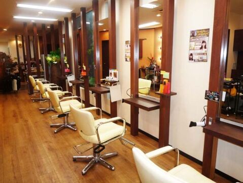 【有田川町】社会保険完備の充実した待遇面が魅力！お客様との『つながり』を大切にし、地域1番店をめざしています！「PLUS ONE」からスタイリスト（美容師）の求人☆★