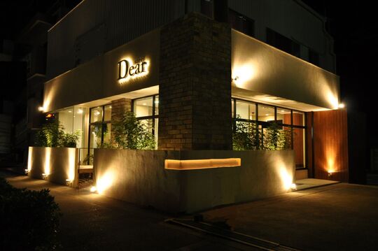 【河内長野】≪完全週休2日制≫≪有給休暇あり≫≪社会保険完備≫ホスピタリティを大切に「お客様の感動を創造」する人気ヘアサロン！長く美容師として働ける環境ですよ！「Dear（ディア）」からアシスタント（美容師）の求人★☆