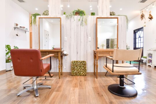 【広陵】≪アシスタント19万円≫≪営業中レッスンOK≫≪スタイリストデビュー最短2年≫≪19時までに退勤可能≫夜遅くまで残る必要なし！プライベートの時間もしっかり確保できます！髪質改善にこだわりがあるサロンです。「reason.（リーズン）」からアシスタント（美容師）の求人☆★