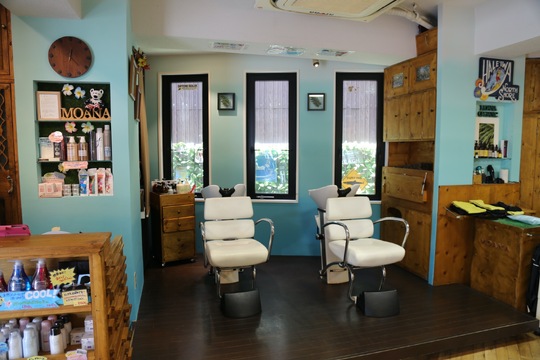 【西新】お客様の引継ぎや新規のお客様にドンドン入れるので今までの経験を活かせる環境！店内にはハワイに関係する雑貨や本がいっぱい！！温かい雰囲気のヘアサロン「HAIR MAKE MOANA（ヘアーメイクモアナ）」からスタイリスト（美容師）の求人☆★☆