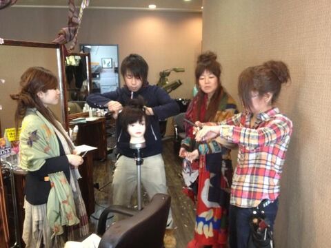 【東須磨】社会保険完備★週休2日制★お客様との距離も近い地域密着型のサロン“Antique bis（アンティークビス）”からからアシスタント（美容師）の求人☆☆