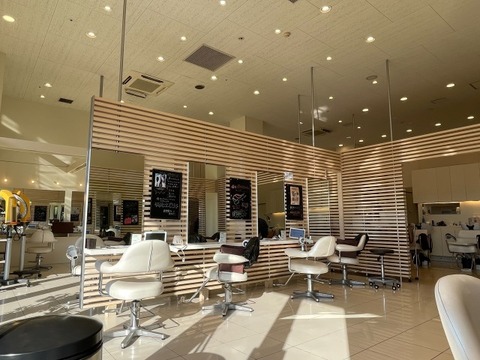 【祝園】≪未経験・通信生・新卒生大歓迎≫≪ママさん大歓迎≫≪店販手当25％還元≫≪社会保険完備≫≪有給休暇あり≫≪土日休みOK≫≪ママさん大歓迎◎》ウィッグ・講習などの費用も会社がサポート。負担を気にせずレッスンに集中できます！「KIZUNA（キズナ）」からアシスタント（美容師）の求人★☆