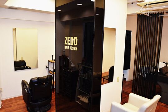 【松戸駅】≪2年でスタイリストデビュー≫≪ユニセックスサロン≫地域に根ざした親身な接客と丁寧な技術で集客も好調！フェードからマッシュ、ビジネスなどメンズ、レディースどちらにも関われる人気サロン「ZEDD HAIR DESIGN（ゼッド ヘア デザイン）」から理容師（理容室）の求人☆★