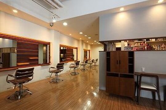 【河内長野】≪完全週休2日制≫≪月給23万円〜≫≪社会保険完備≫≪寮完備≫ウィッグソムリエやホームヘルパー2級（介護資格）も取得可能！高い技術が学べるサロン！！「HAIR MAKE UE2 FELIZ 河内長野店（ヘアメイクウエニフェリスカワチナガノテン）」からアシスタント（美容師）の求人☆★