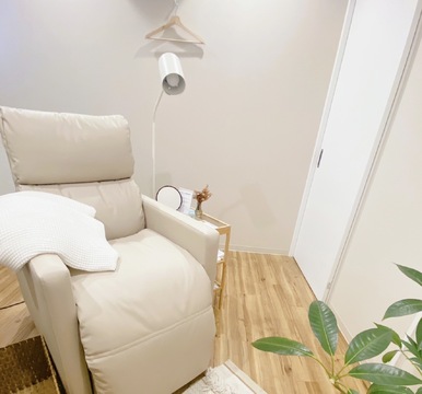 【野洲駅】≪髪色ネイル自由≫≪全室個室≫≪日曜定休サロン＆17時台退社≫営業後レッスン無し！仕事とプライベートのメリハリがつけられますよ！女性が長く活躍しやすい「Nico with（ニコ ウィズ）」からアイリスト（まつげエクステ・まつげパーマ・アイブロウ）の求人☆★