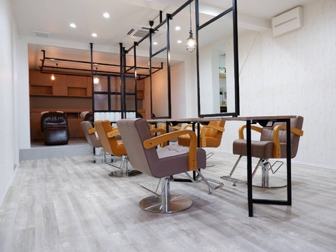 【西院】≪入店3ヶ月間、38万円の最低保障付き≫単価も高く、立地の良さから集客率もバツグン！お客様を持っていないスタイリストの方でも安心して稼いで頂く事が出来ます！個別のクーポンも打ち出せますので得意分野で客単価UPも可能「cucule Hair（ククルヘアー）」からスタイリスト（美容師）の求人☆★