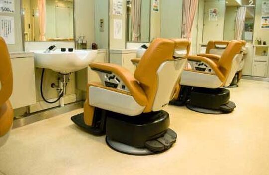 【銀座】≪半年後には月給25万円以上≫≪月9日休み≫≪有給休暇あり≫≪社会保険完備≫「社員第一主義」！働きやすくて、やりがいを感じられる職場です。働き盛りのメンズに愛される理容室、「銀座マツナガ 銀座本店（ギンザマツナガギンザホンテン）」から理容師（理容室）の求人★☆