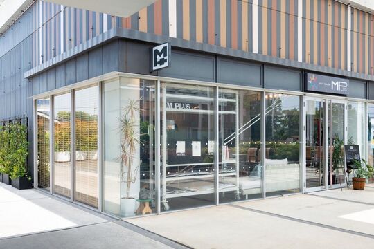 【立川駅】◆完全週休二日制・土日のお休みも相談可能・20時までに退勤可能◆スタッフ同士も仲良く居心地の良いサロンです。地域の方からの支持率も抜群！MPLUS（エムプラス）からアシスタント（美容師）の求人★☆