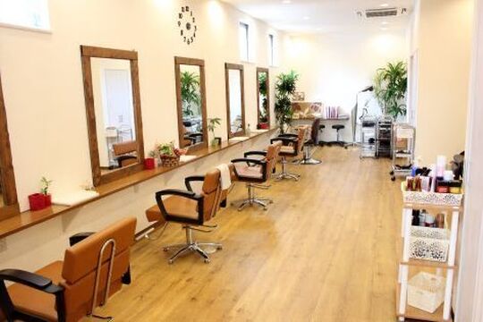 【狐島】集客に力を入れているのでドンドン新規客に入客していきたい方は必見！老若男女から支持されるサロン「RUSH（ラッシュ）」からスタイリスト（美容師）の求人！パート・アルバイトOK☆★