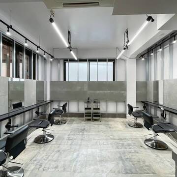 【梅田】≪メンズ専門店≫≪≪土日休み月1回OK≫≪客層20代メイン≫メンズカット、パーマが人気のサロン！これまでのご経験を活かしたい方も高い技術を身に付けたい方も大歓迎！「SUNS 梅田（サンズウメダ）」からスタイリスト（美容師）の求人☆★