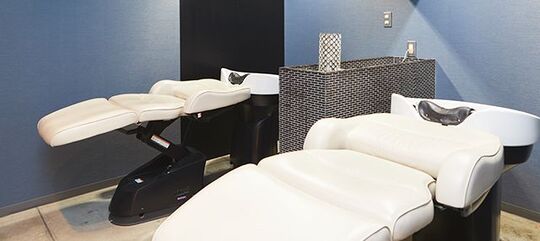 【東花園】 ≪月8,9日休み≫≪社会保険完備≫≪賞与あり≫≪産休育休実績あり≫地域郊外型の人気ヘアサロン！地域密着で幅広い年代のお客様が来店中！長く美容師として働ける会社です！「Figaro ‐MAGIE‐ 東花園店（フィガロマジエヒガシハナゾノテン）」からスタイリスト（美容師）の求人☆★