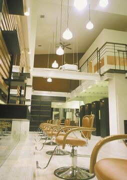 【南大高】≪月給20万円〜≫≪完全週休二日≫≪社会保険完備≫スタッフさんが長く働きやすい環境を整えてくれるサロン！充実した福利厚生面で安心して楽しく働きませんか！ “NUDE COLOR 有松店（ヌードカラーアリマツテン）”からアシスタント（美容師）の求人☆★