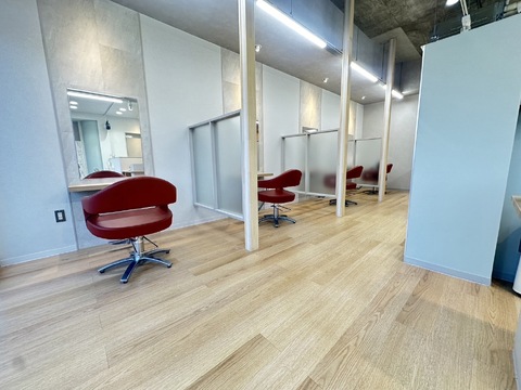 【野中町】★日曜日定休・年間休日112日〜・17:30営業終了・社会保険完備・パートアルバイトOK・月給22万円〜・時短社員あり★ママさんスタイリストも多く活躍中！お子様からご年配の方まで幅広くご来店。仕事と家庭のバランスが取りやすい！地域密着型サロン「美容室 ミルキィ  野中町店（ビヨウシツミルキィノナカマチテン）」からスタイリスト（美容師）の求人☆★☆