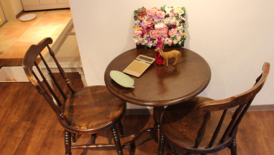 【梅田】≪社会保険完備≫≪頑張り次第で2年でデビュー可能♪≫しっかり技術を学ぶことが出来ます★撮影にも力を入れているので興味がある方にもオススメ♪スタッフ仲も良く、離職率も低い◎トータルビューティーサロン“enn by flower（エンバイフラワー）”からアシスタント（美容師）の求人☆★