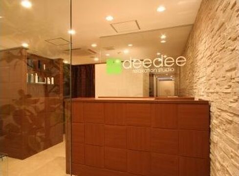 【三宮】《未経験OK  》充実した研修制度でしっかりと技術を学べます☆☆入客もドンドン出来るサロンなので、経験者の方もスキルＵＰが出来る♪♪駅近の好立地で、スタッフさんの人間関係も◎ 正社員のアイデザイナー(アイラッシュ)求人