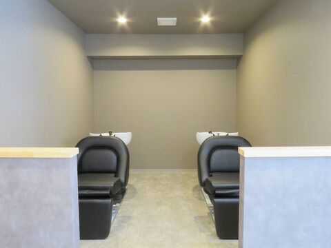 【寝屋川市駅】≪社会保険完備≫≪完全週休2日制≫≪連休あり≫≪スタッフの平均退社は18時台！！≫≪営業中レッスンOK≫無理なく自分のペースでレッスン可能！！スタッフ仲も良好！！「ma jolie.lou（マジョリ.ルゥ）」からアシスタント（美容師）の求人☆★