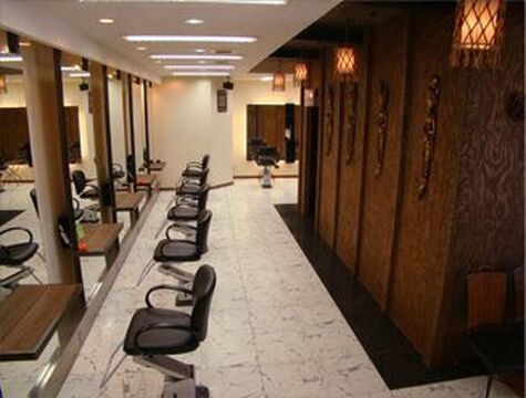 【五位堂】≪月8日休み≫≪19時営業終了≫≪早期デビュー可能≫≪住宅手当あり≫地域密着により幅広い年代のお客様が毎日多くご来店される人気ヘアサロン！安心して長く働けるサロンです！「FLAG 五位堂本店（フラッグゴイドウホンテン）」からアシスタント（美容師）の求人☆★