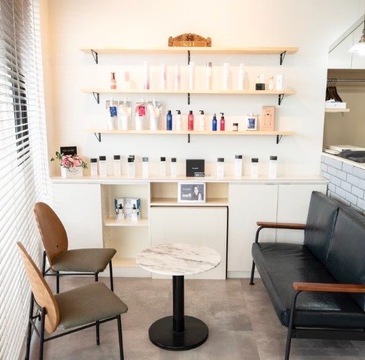 【和泉府中】≪日曜定休あり≫≪平均18時半退社≫≪社会保険完備≫令和4年9月にリニューアルオープン！高い技術力とアットホームな空気感で多くのファンから支持されている“WIT（ウイット）”からスタイリスト（美容師）の求人☆★