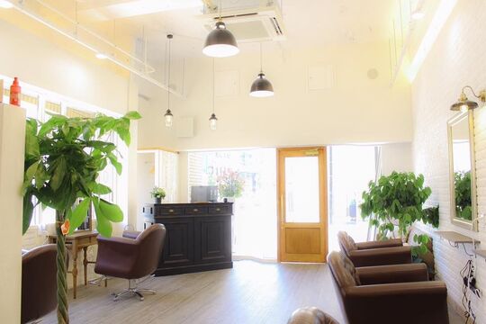 【泉佐野】≪社会保険制度あり≫入客チャンスがあるのでお給料も上がります！スタイル撮影や外部講習もあり、美容師としても成長出来るサロン「Lumo hair 泉佐野ベイエリア店（ルモヘアーイズミサノベイエリアテン）」からスタイリスト（美容師）の求人★☆