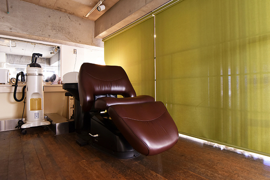 【西横浜】≪完全週休2日制≫≪賞与あり≫≪社会保険完備≫≪店販手当あり≫こだわりの髪質改善メニューが人気のサロン！スキルアップしたい方や、プライベートと両立したい方にオススメのサロンです！「SUPERSESSION HEADLINE（スーパーセッション ヘッドライン）」からスタイリスト（美容師）の求人★☆