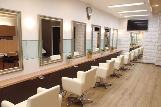 【河内磐船】≪月7,8日休み≫≪第3日曜定休≫≪1時間休憩あり≫営業中は1時間の休憩もありスタッフが働きやすいサロン◎メイクや着付けも学べるので幅広く学びたい方にオススメ！「Hair Make TWINS（ヘアーメイクツインズ）」からスタイリスト（美容師）の求人☆★☆