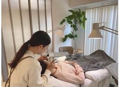 【JR芦屋】毎週日曜定休・土日の連休もOK・月給23万円～・予約がなければ17:30就業・私服勤務OK・おしゃれをして個性を生かして働ける環境！アットホームなプライベートサロン！サロンをこれから一緒に盛り上げていきましょう！「JOLIE POCHE（ジョリーポッシュ）」からアイリスト（アイデザイナー・まつ毛エクステ）の求人★☆★