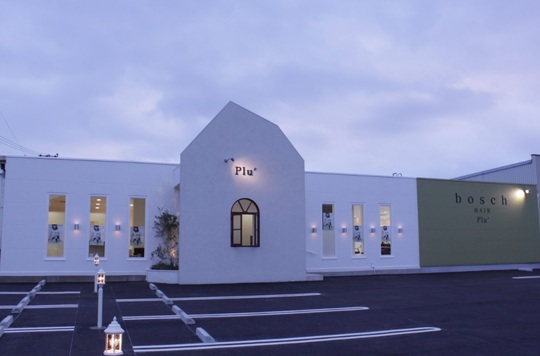 【守恒駅】≪社保完備・残業ノルマ一切無し・10連休取得可能≫スタイリスト平均月給30万円ほど！前職の経験を考慮した高月給スタート可能！！自分に合った働き方が選べます！！今までの美容師歴が給料に反映され高収入！残業なし！ワークライフバランスを大切にしている「  bosch HAIR Plu' 徳力店（ボッシュヘアープリュトクリキテン）」からスタイリスト（美容師）の求人★☆