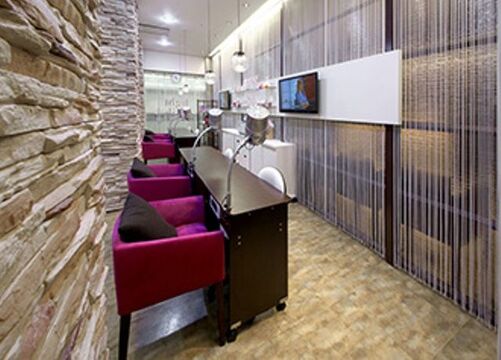 【千里中央】スタッフさん同士の仲がとっても良く、人間関係がいい★リーズナブルだけどデザインの幅も広く、ネイル部門の教育制度もしっかりしたジェルメインのサロン★週休2日★「Light Nails SENRI（ライトネイルズセンリ）」からネイリスト（ネイル）の求人☆