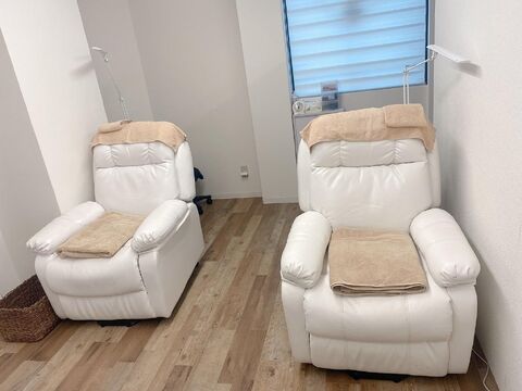 【阪神尼崎】≪パート・業務委託から選択OK≫≪時短勤務OK≫≪日曜定休≫≪20時頃に退勤可能≫セミナー費用はサロン負担のため意欲のあるスタッフ大歓迎！家庭のあるスタッフばかりなのでママさんでも活躍しやすい環境です！「SWITCH（スウィッチ）」からアイリスト（まつげエクステ・まつげパーマ）の求人☆☆