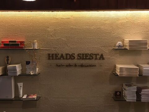 【なんば】癒やし重視！ゆったりした時間を大切にするメンズサロン！営業中レッスンも活用して最短1年半のデビューも可能！幅広い世代のメンズと関われる「HEADS SIESTA（ヘッズシエスタ）」から理容師（理容室）の求人☆★