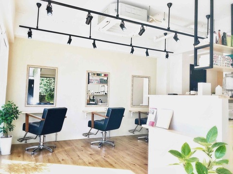 【塚口】≪正社員と業務委託から選べる≫≪業務委託は自由出勤≫≪海外旅行などの連休も相談可能！≫≪土日休み相談OK≫≪夏季・年末年始・有給休暇あり≫ゆとりのあるワークスタイル！一人ひとりに合わせたサポート体制をとっています！「benova（ヴィノバ）」からスタイリストの求人☆★