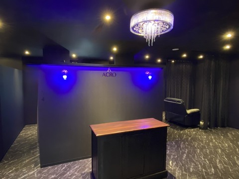 【高槻駅】≪完全週休2日≫≪実働8時間≫アイリストとしてキャリアアップできる環境！一人一人のアイデアを大切にしています！アイブロウを専門的に学ぶことが出来る、関西でも珍しいアイゾーントータルビューティーサロン「ACRO eye total beauty 高槻店（アクロアイトータルビューティータカツキテン）」からアイリスト（まつげエクステ・まつげパーマ・アイブロウ）の求人★☆★