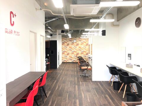 【西岐阜】≪日曜定休日≫≪16時までの勤務OK≫≪完全週休二日制≫≪残業なし≫働くママさんが多く、自分に合った働き方が出来ます！急なお休みなどにも柔軟に対応できるようにしてます！「COLOR PLUS 鏡島店（カラープラスカガシマテン）」からカラーリスト（美容師）の求人☆☆