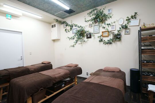 【海老名駅】◆業務委託or正社員◆トレンドを押さえたメニュー展開が人気！融通の利きやすいサロンなので、ママさんアイリストも多数活躍していますよ！技術指導も営業時間内にできるうのがうれしい「Sugar 海老名店（シュガーエビナテン）」からアイリスト（アイデザイナー・まつげエクステ）の求人☆☆