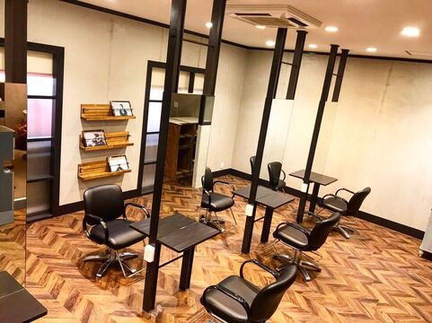 【近鉄奈良】■社会保険完備・正社員選択可能・フリー売上40％還元／指名売上45〜55％還元■フルタイムで30万円以上の月収はもちろん！週1日〜の勤務・土日のお休み・時短勤務など相談可能で、プライベートも重視できちゃう♪委託サロンの経験がない方でも働きやすい「Angelica 近鉄奈良店（アンジェリカキンテツナラテン）」からスタイリスト（美容師）の求人☆★