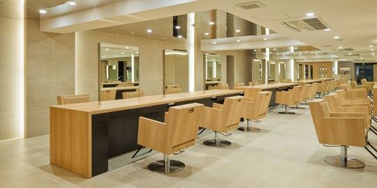 【新宿】≪社会保険完備≫≪実働8時間≫新宿の人気ヘアセットサロン「美容業界NO1の待遇」を目指しています！「SUNNY SUNNY（サニーサニー）」からアシスタント（美容師）の求人★☆