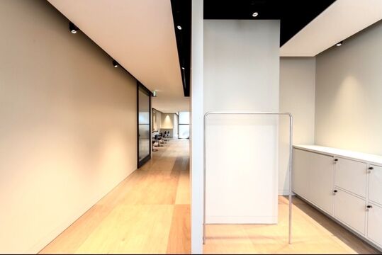 【烏丸】≪月8～10日休み≫≪社会保険完備≫≪スキルアップ支援あり≫≪ヘアケアが人気のサロン≫トリートメント部門でミシュラン認定サロン！美髪推しサロン！興味があれば着付けも学べる！「Ray Kyoto（レイキョウト）」よりスタイリスト（美容師）の求人☆★☆