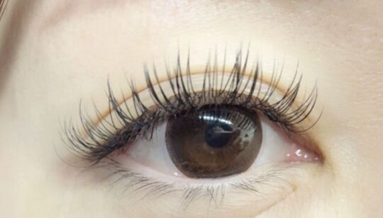 【長岡天神】≪社会保険完備≫≪週44時間勤務≫1日あたりの勤務時間は振り分け自由！≪アイラッシュとネイル、脱毛のトータルビューティサロン≫のびのびと働ける環境づくりに努めています！お客様に対する真摯な姿勢が魅力のアットホームサロン「chouchous+（シュシュプラス）」からアイリスト（まつげエクステ・まつげパーマ・アイブロウ）の求人☆★☆